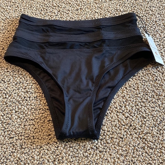 Bikini Bottom - Picture 1 of 8